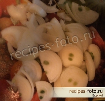 Картошка в духовке с мясом и грибами