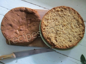 Бисквитный торт с клубникой и сливками из готовых коржей