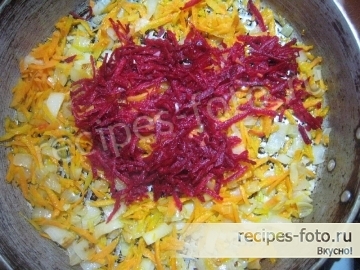 Постный борщ с фасолью и рыбной консервой килька в томате
