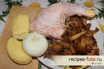Курица с грибами и картошкой в горшочке в духовке
