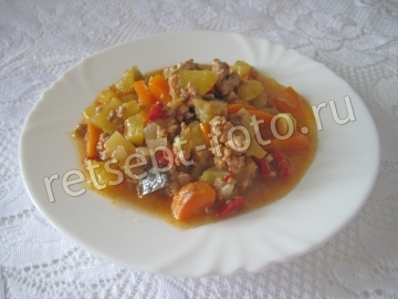 Овощное рагу с фаршем, кабачками и баклажанами