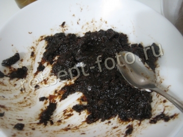 Праздничный торт с черносливом и сметаной