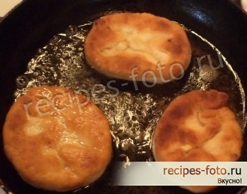 Пирожки жареные с картошкой и мясом