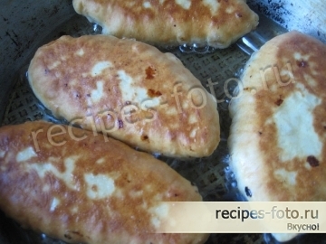 Рецепт жареных пирожков со смородиной на кефире