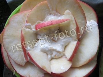 Творожная запеканка с цедрой и яблоками "Роза"