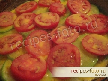 Запеканка из кабачков и помидоров на сковороде