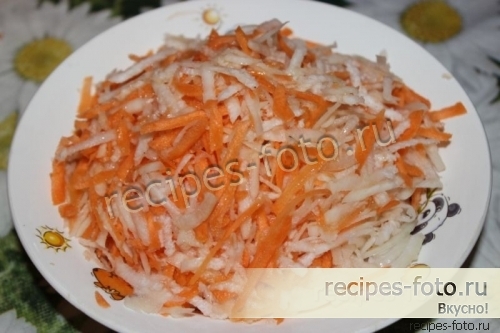 Быстрый и вкусный салат из моркови и черной редьки с маслом