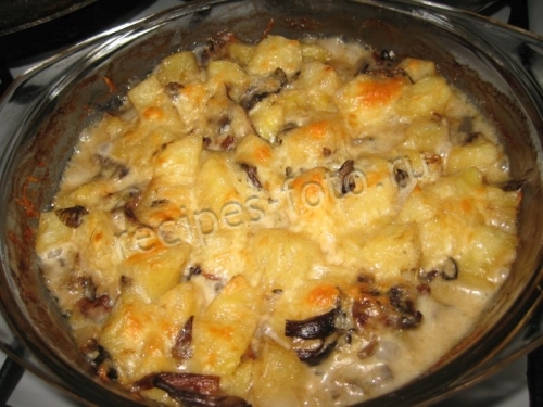 Картофель с шампиньонами и сметаной в духовке, рецепт с фото
