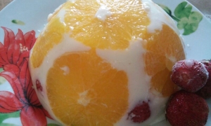 Десерт из йогурта и фруктов с желатином 