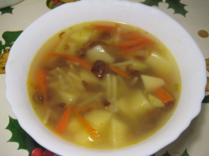 Грибной суп из сушеных грибов с лапшой и картошкой 