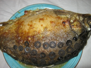 Карп фаршированный гречкой и грибами запеченный в духовке 