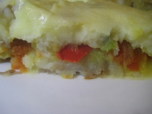 Картофельная запеканка в духовке с овощами без мяса 