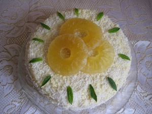 Кокосовый торт "Пина-колада" с ананасами 