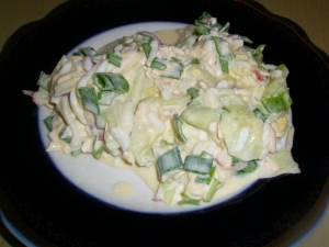 ПП салат из редиса с яйцом и со сметаной 
