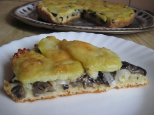 Пирог с картошкой и грибами на кефире на скорую руку 