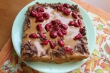 Бисквитный торт со сгущенкой и вишней 