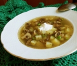Гороховый суп с кроликом и грибами 