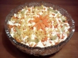 Классический слоеный салат из печени трески с картошкой и морковью 