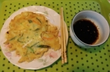 Пучимге - корейские яичные блинчики с кальмаром и зеленым луком
