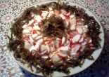 Вкусный слоеный салат с крабовыми палочками и морской капустой 